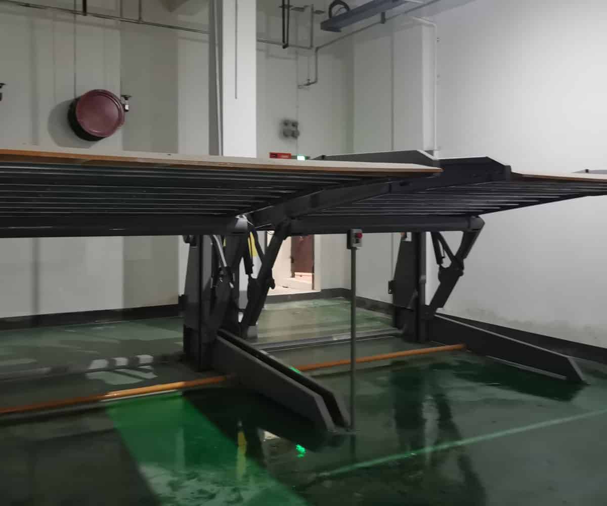 小區(qū)兩層升降式機(jī)械式立體車庫(kù)